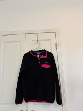Patagonia Synchilla Black Fleece Pullover with Pink Accents